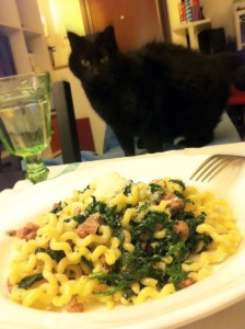 Fusilli lunghi con salchicha y espinacas ~ Primeros Recetas  ~ La ragazza col mattarello