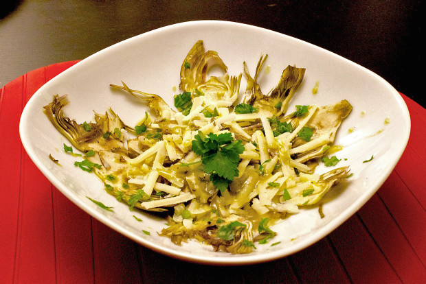 Ensalada De Alcachofas Crudas Y Virutas De Parmigiano