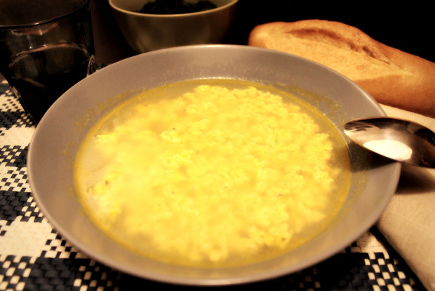 Stracciatella A La Romana, La Sopa Italiana De Huevo Con Queso