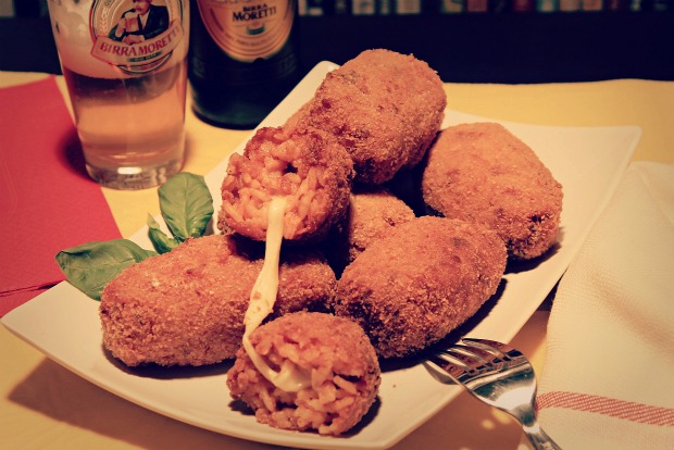 Supplí: Croquetas De Risotto Con Sofrito De Carne Y Corazón De Mozzarella