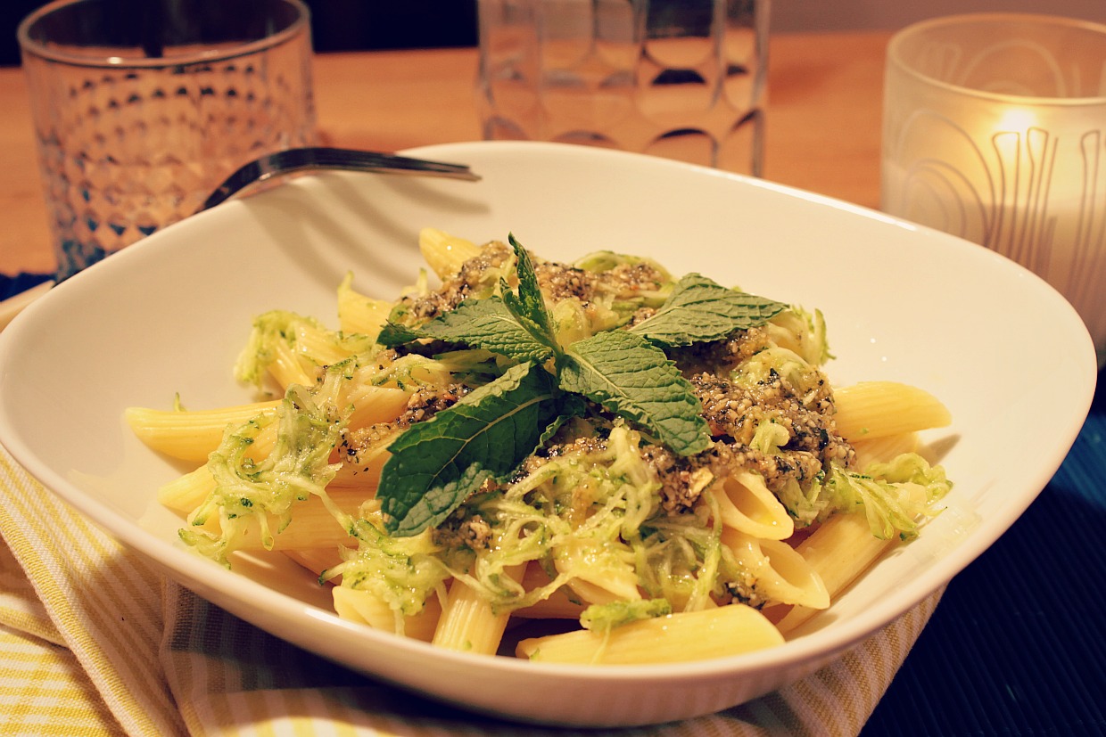 Amanida de pasta amb carbassó i pesto de cacauets i menta ~ Primers Receptes ~ La ragazza col mattarello Amanida de pasta amb carbassó i pesto de cacauets i menta ~ Primers Receptes ~ La ragazza col mattarello