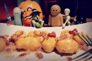 Gnocchi de moniato i ametlles amb pernil i sàlvia ~ Primers Receptes  ~ La ragazza col mattarello