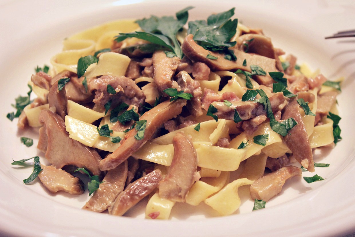 Pasta a la boscaiola, amb rovellons, bacó fumat i botifarra ~ Primers Receptes ~ La ragazza col mattarello Pasta a la boscaiola, amb rovellons, bacó fumat i botifarra ~ Primers Receptes ~ La ragazza col mattarello