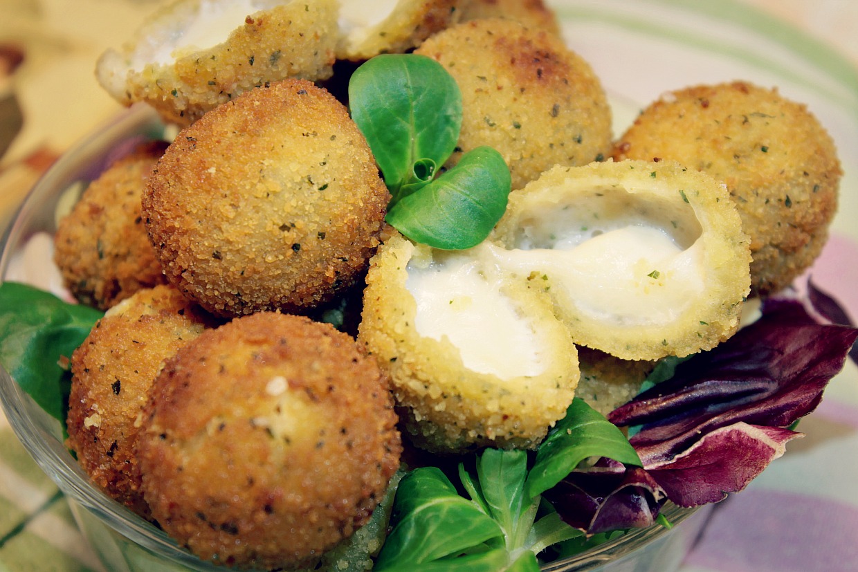 Boletes de formatge mozzarella arrebossades (Mozzarelline fritte) ~ Entrants Receptes ~ La ragazza col mattarello Boletes de formatge mozzarella arrebossades (Mozzarelline fritte) ~ Entrants Receptes ~ La ragazza col mattarello