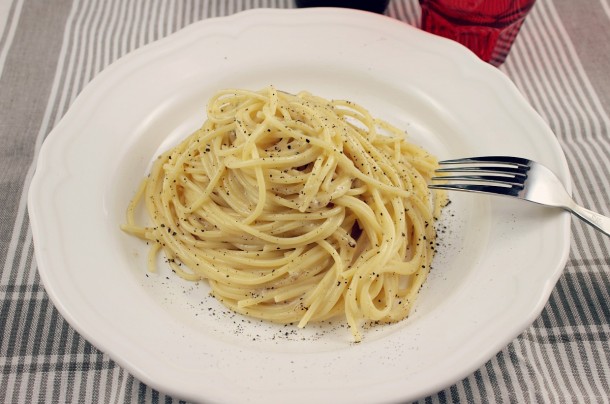 Pasta cacio e pepe (queso y pimienta) a la romana