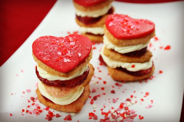 Tentación Dulce De San Valentín Con Galleta De Coco, Mascarpone Y Fresa