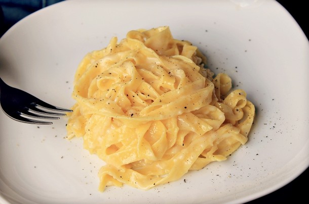 Fettuccine Alfredo: Receta De Pasta Con Parmesano Y Mantequilla