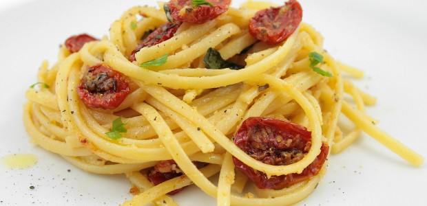 Pasta con tomates cherry confitados, anchoas y pan rallado ~ Primeros Recetas  ~ La ragazza col mattarello