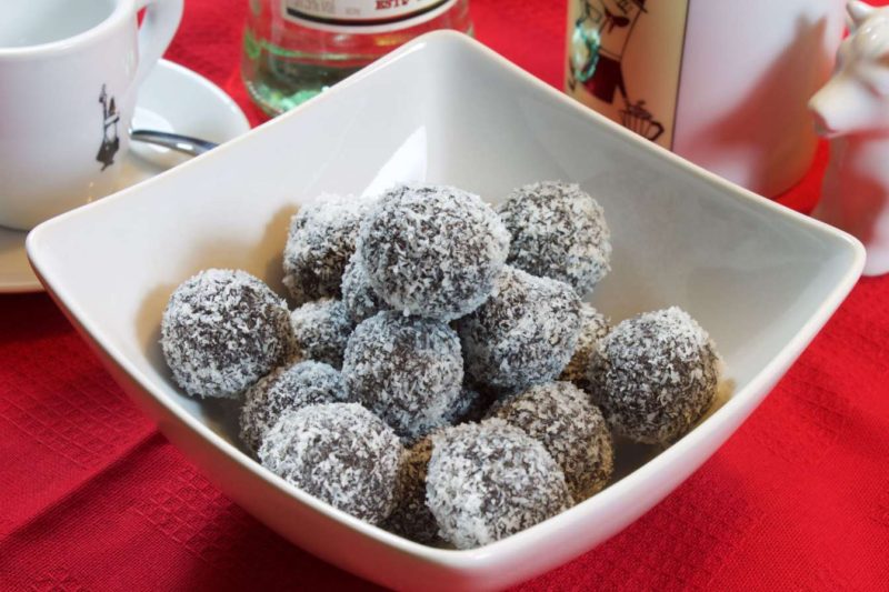 Trufas De Mascarpone, Chocolate Y Coco