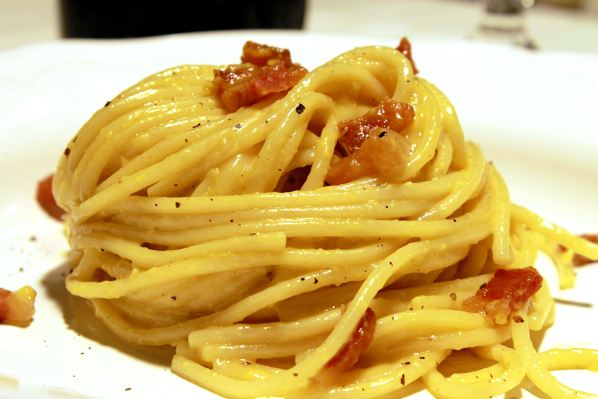 Pasta a la carbonara ~ Primers Receptes ~ La ragazza col mattarello Pasta a la carbonara ~ Primers Receptes ~ La ragazza col mattarello