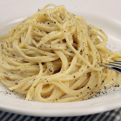 Pasta cacio e pepe (cheese and black pepper) a la romana ~ Main courses Recipes  ~ La ragazza col mattarello