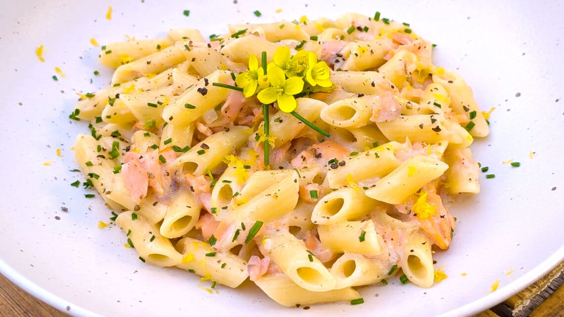 Pasta con salmón (penne al salmone)