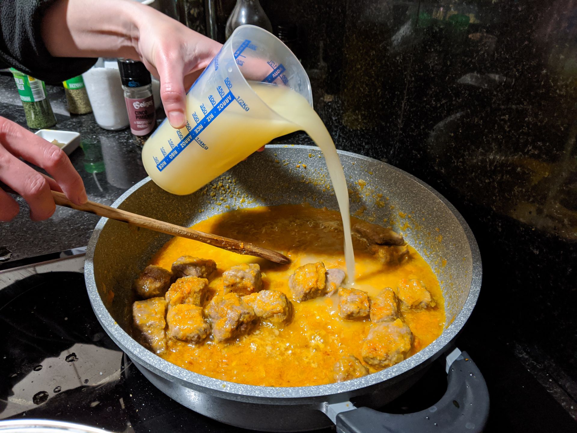 Estofado de ternera con patatas y guisantes (spezzatino con patate e piselli) ~ Recetas Segundos  ~ La ragazza col mattarello