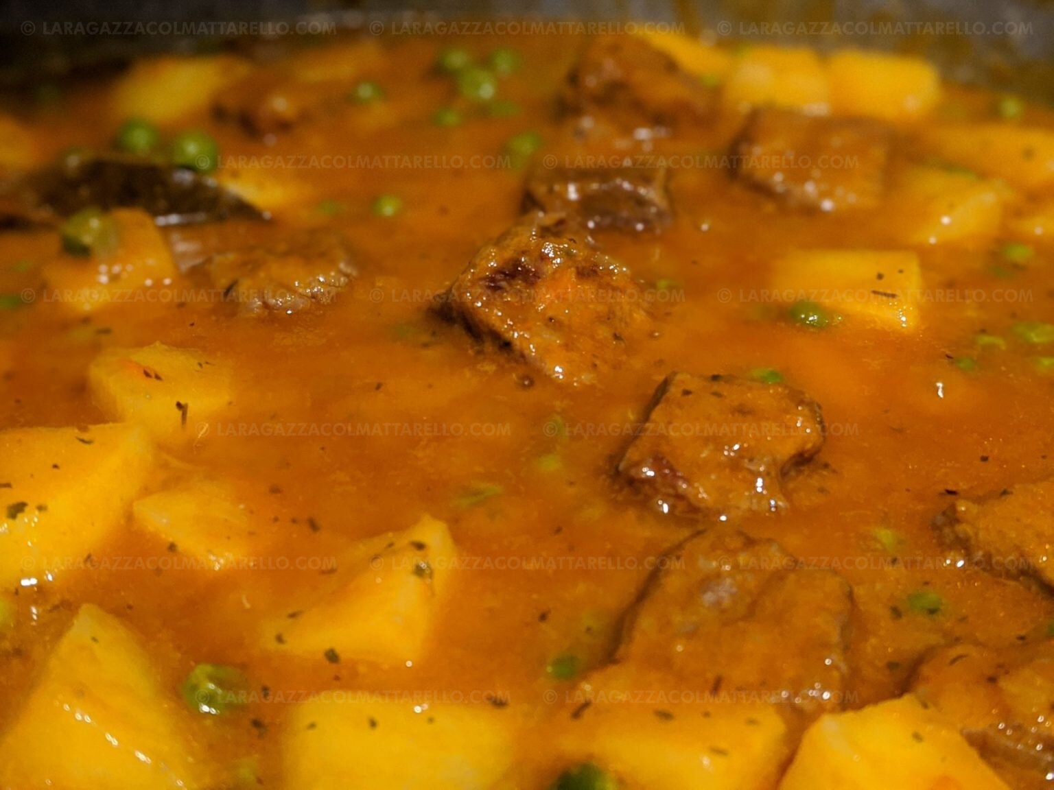 Veal stew with potatoes and peas (spezzatino con patate e piselli) La