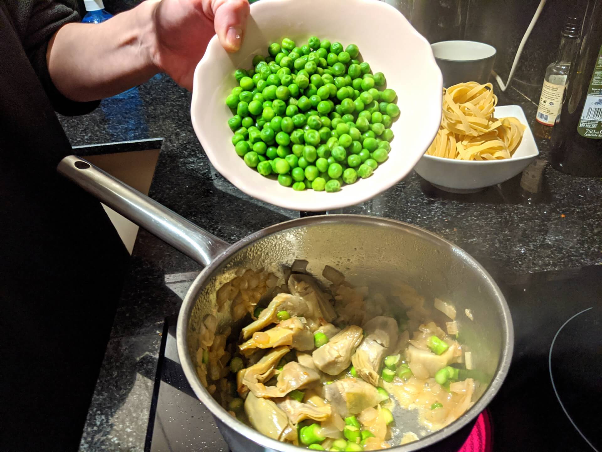 Pasta con alcachofas, espárragos y guisantes (Pasta primavera con asparagi, carciofi e piselli) ~ Primeros Recetas  ~ La ragazza col mattarello