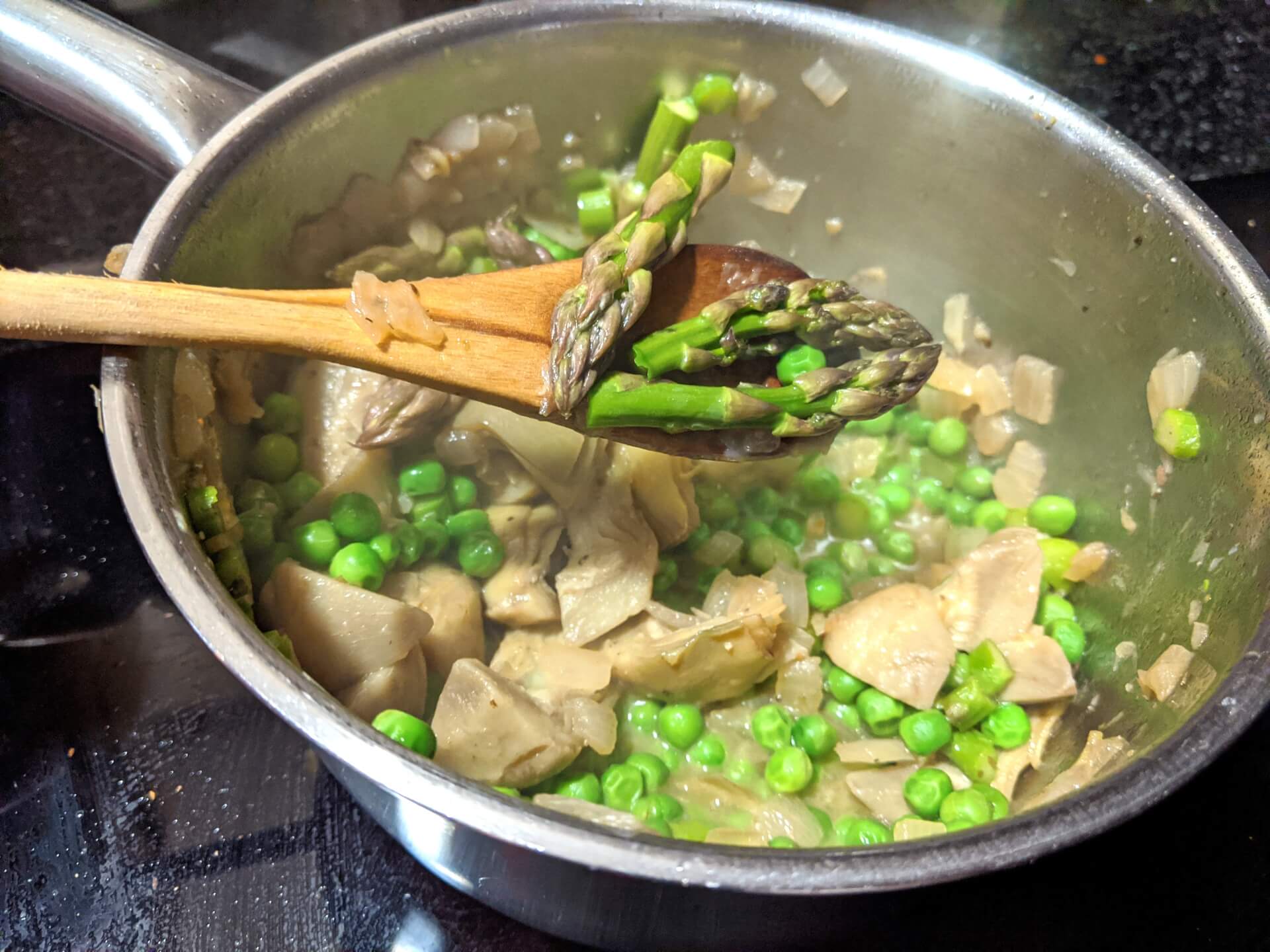 Pasta con alcachofas, espárragos y guisantes (Pasta primavera con asparagi, carciofi e piselli) ~ Primeros Recetas  ~ La ragazza col mattarello