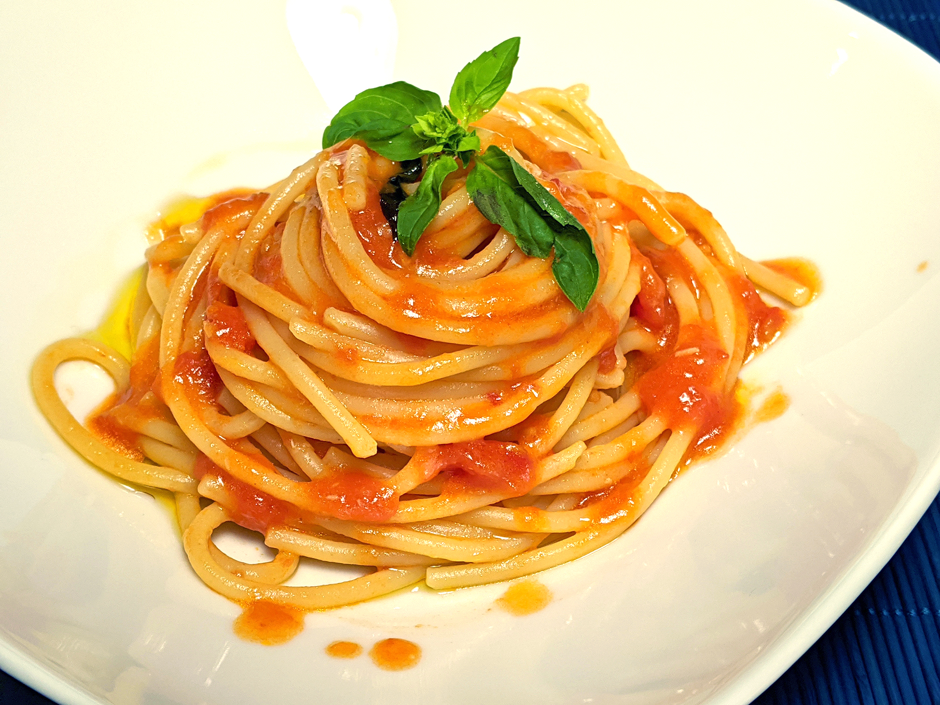 Pasta with tomato and basil (pasta al pomodoro all'italiana) ~ Main courses Recipes  ~ La ragazza col mattarello
