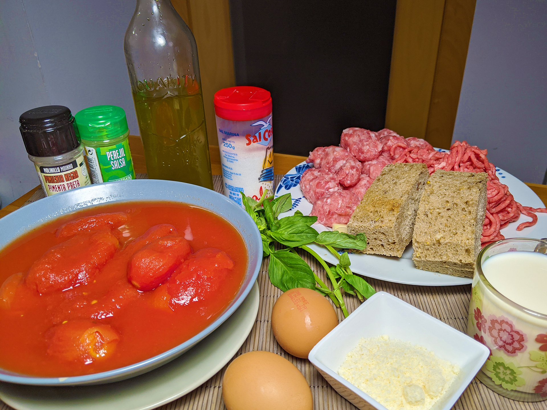 Albóndigas con salsa de tomate y albahaca a la italiana (polpette al sugo) ~ Recetas Segundos  ~ La ragazza col mattarello
