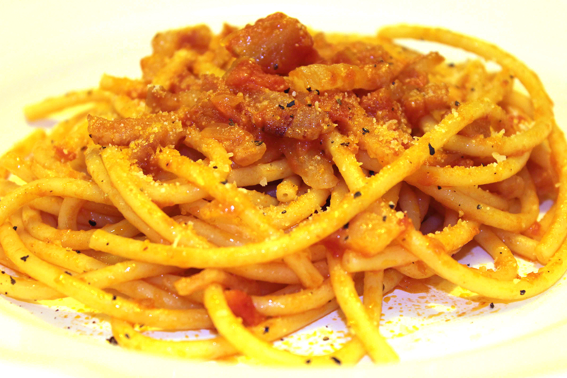 Amatriciana pasta (bucatini all'amatriciana) ~ Main courses Recipes  ~ La ragazza col mattarello