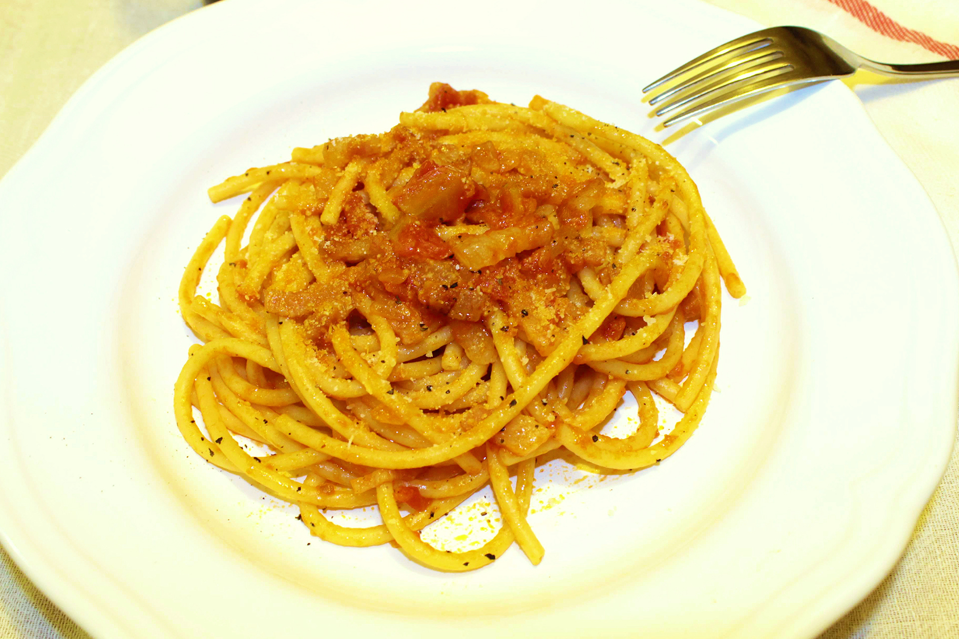 Pasta a la Amatriciana ~ La ragazza col mattarello