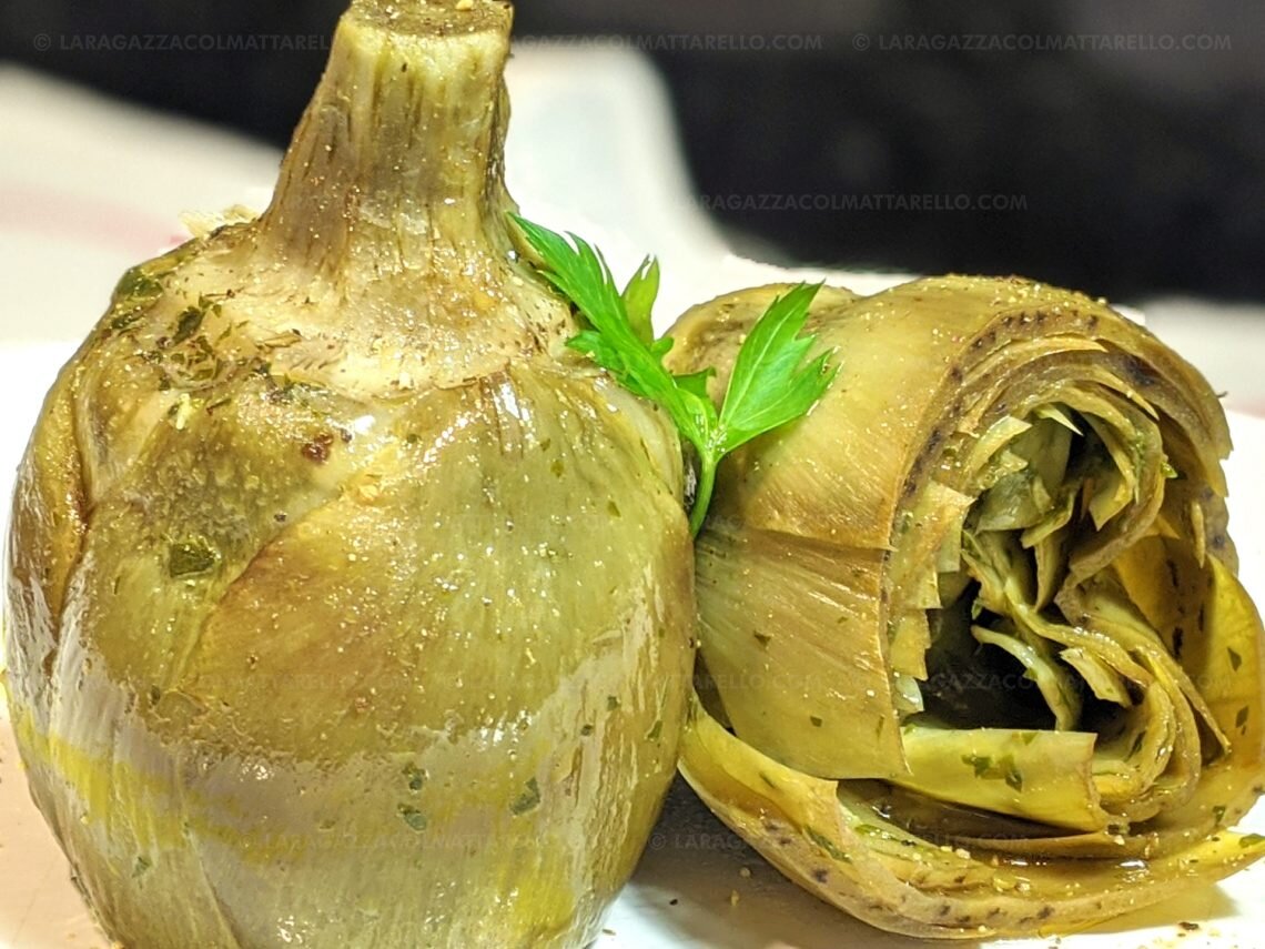 Roman style artichokes (carciofi alla romana) La ragazza col mattarello