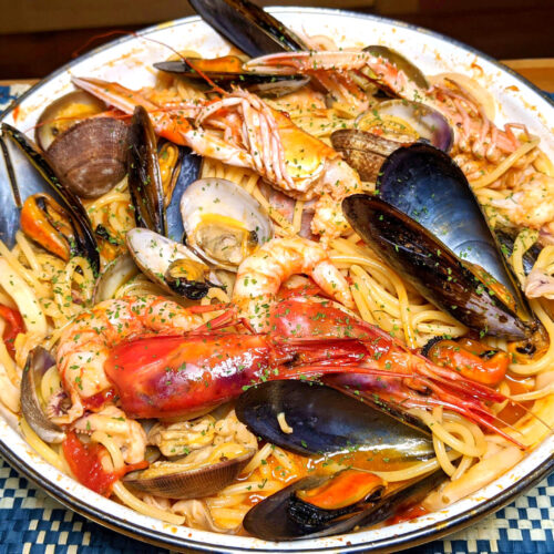 Espaguetis a la marinera (Spaghetti alla marinara o allo scoglio): Un festival para amantes del pescado ~ Primeros Recetas  ~ La ragazza col mattarello