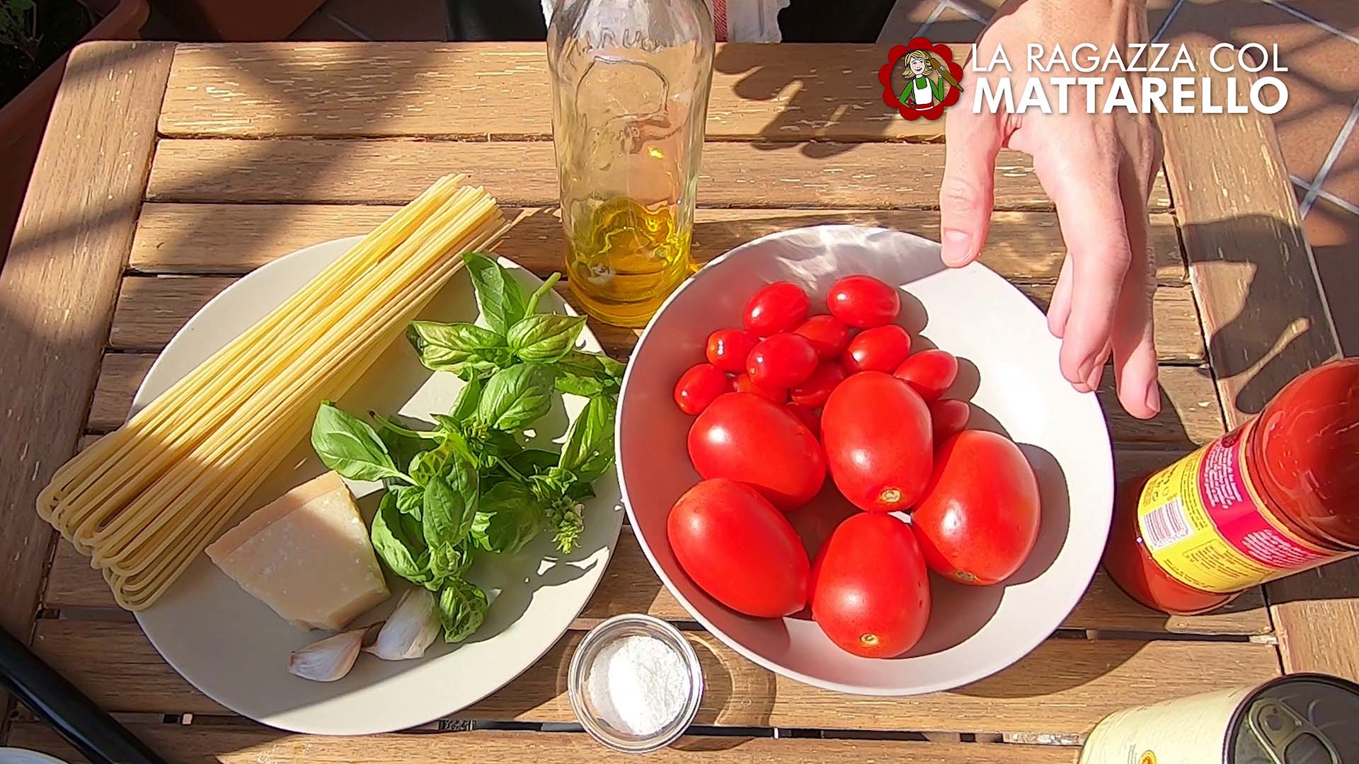 Pasta con tomate y albahaca (pasta al pomodoro all'italiana) ~ Primeros Recetas  ~ La ragazza col mattarello