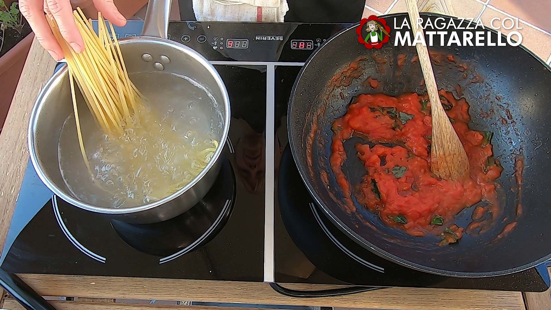 Pasta con tomate y albahaca (pasta al pomodoro all'italiana) ~ Primeros Recetas  ~ La ragazza col mattarello