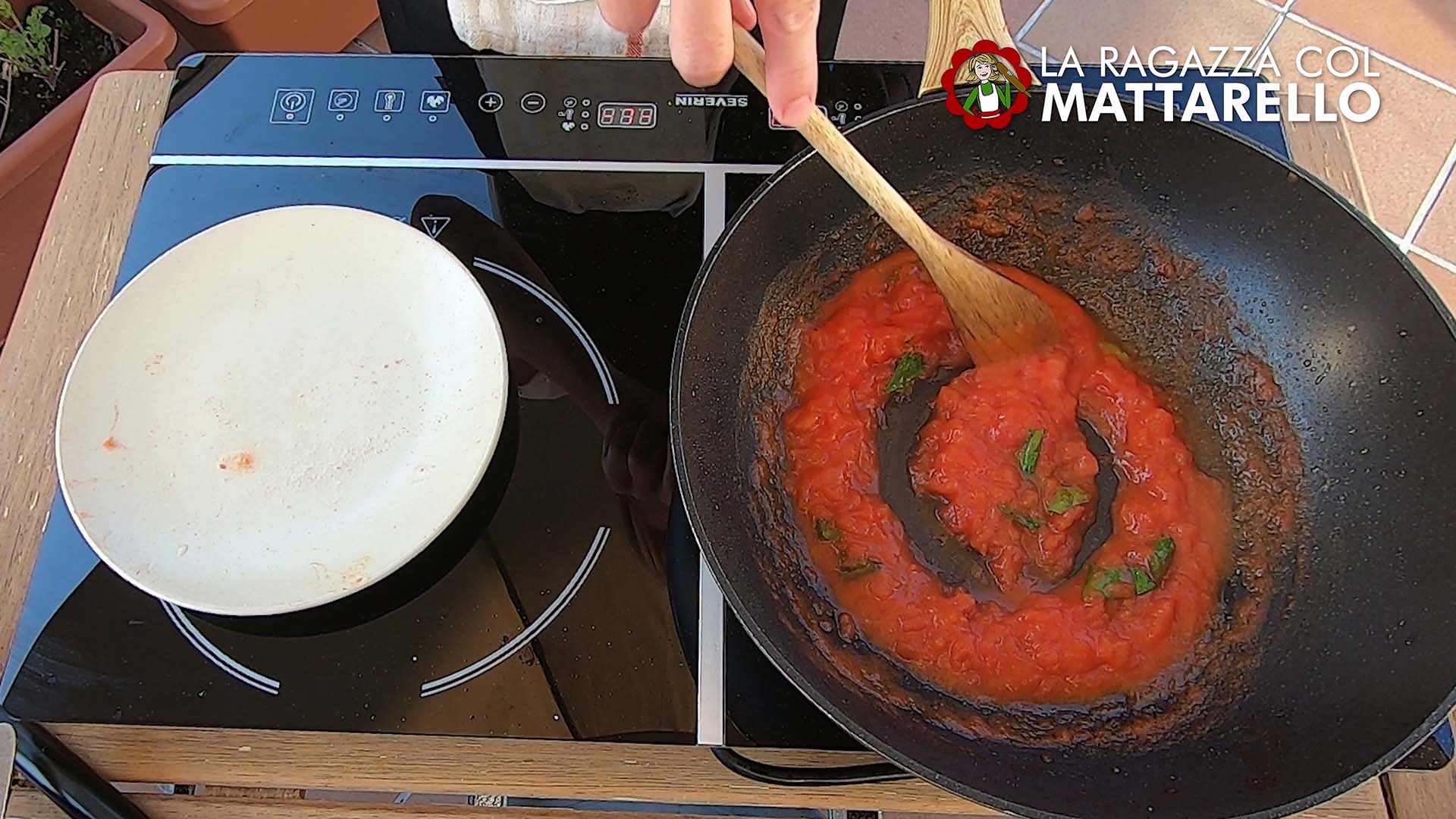 Pasta con tomate y albahaca (pasta al pomodoro all'italiana) ~ Primeros Recetas  ~ La ragazza col mattarello