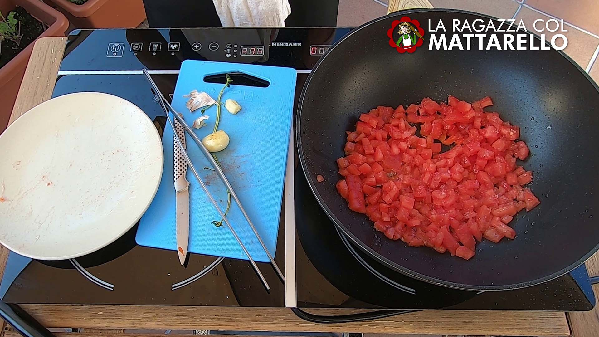 Pasta con tomate y albahaca (pasta al pomodoro all'italiana) ~ Primeros Recetas  ~ La ragazza col mattarello