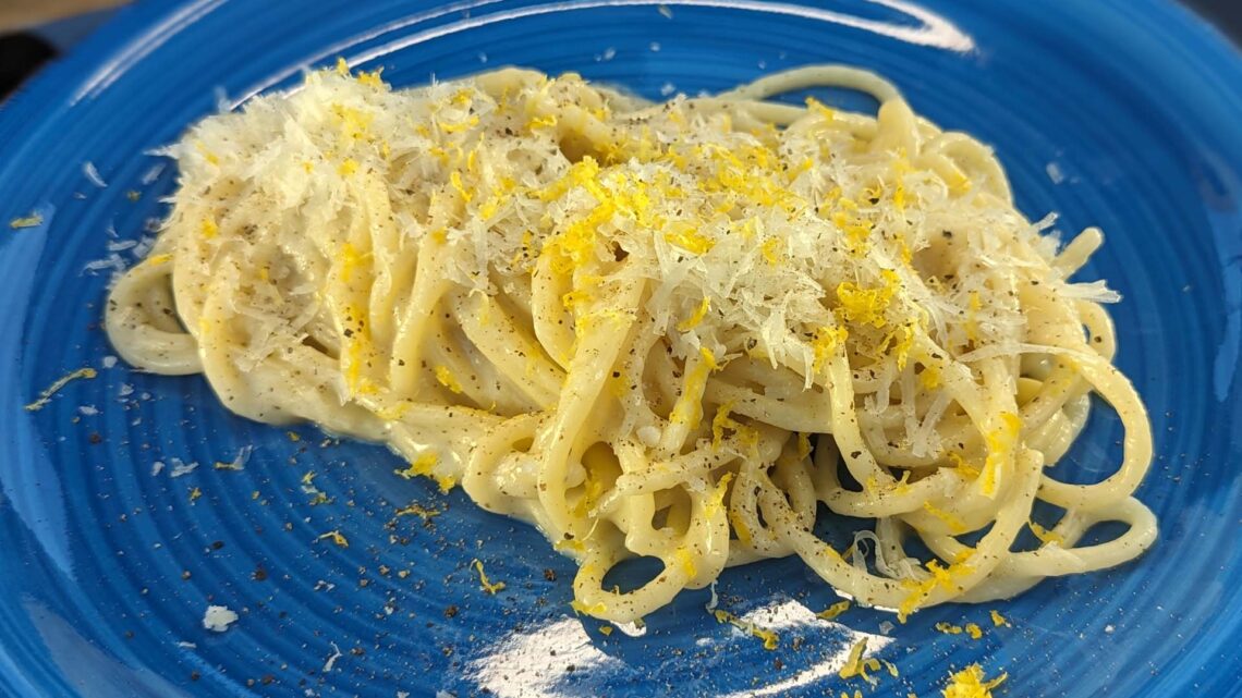 PASTA CACIO E PEPE (QUESO Y PIMIENTA) A LA ROMANA