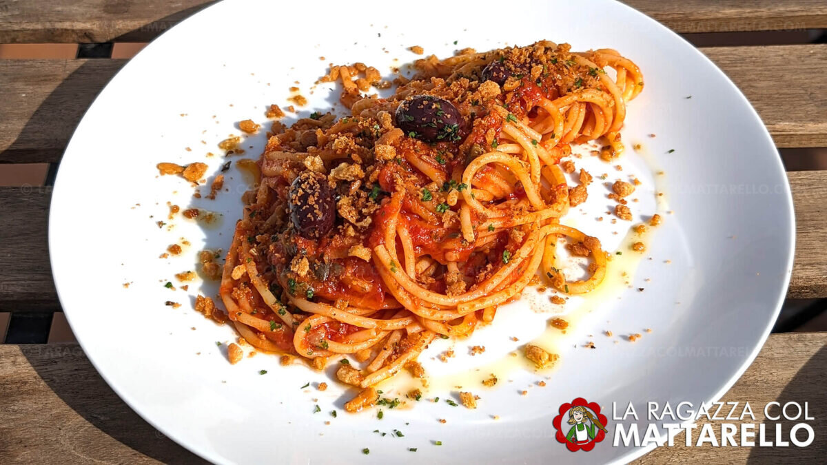 Spaghetti alla puttanesca with anchovies