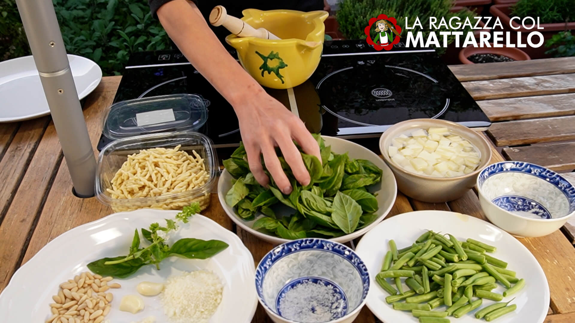 Pasta with Basil Pesto: Authentic Italian Recipe ~ Main courses Recipes  ~ La ragazza col mattarello