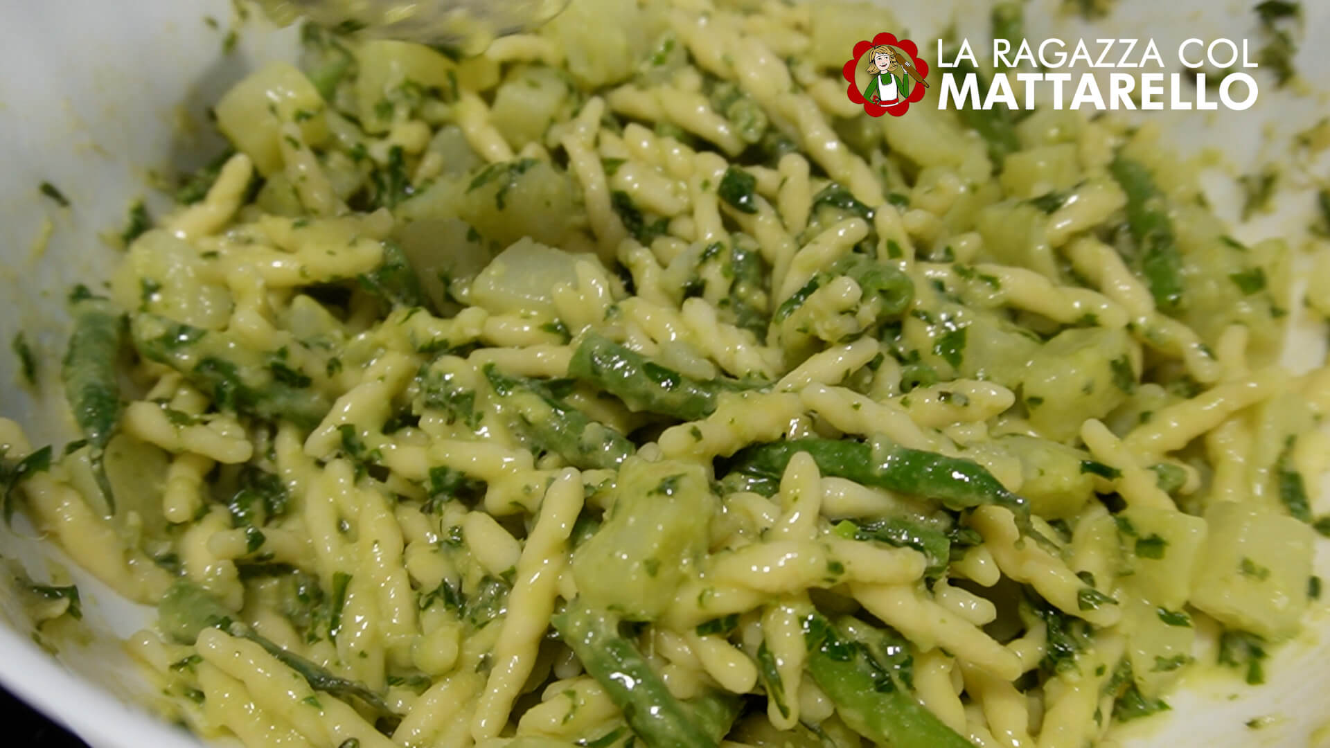 Pasta with Basil Pesto: Authentic Italian Recipe ~ Main courses Recipes  ~ La ragazza col mattarello