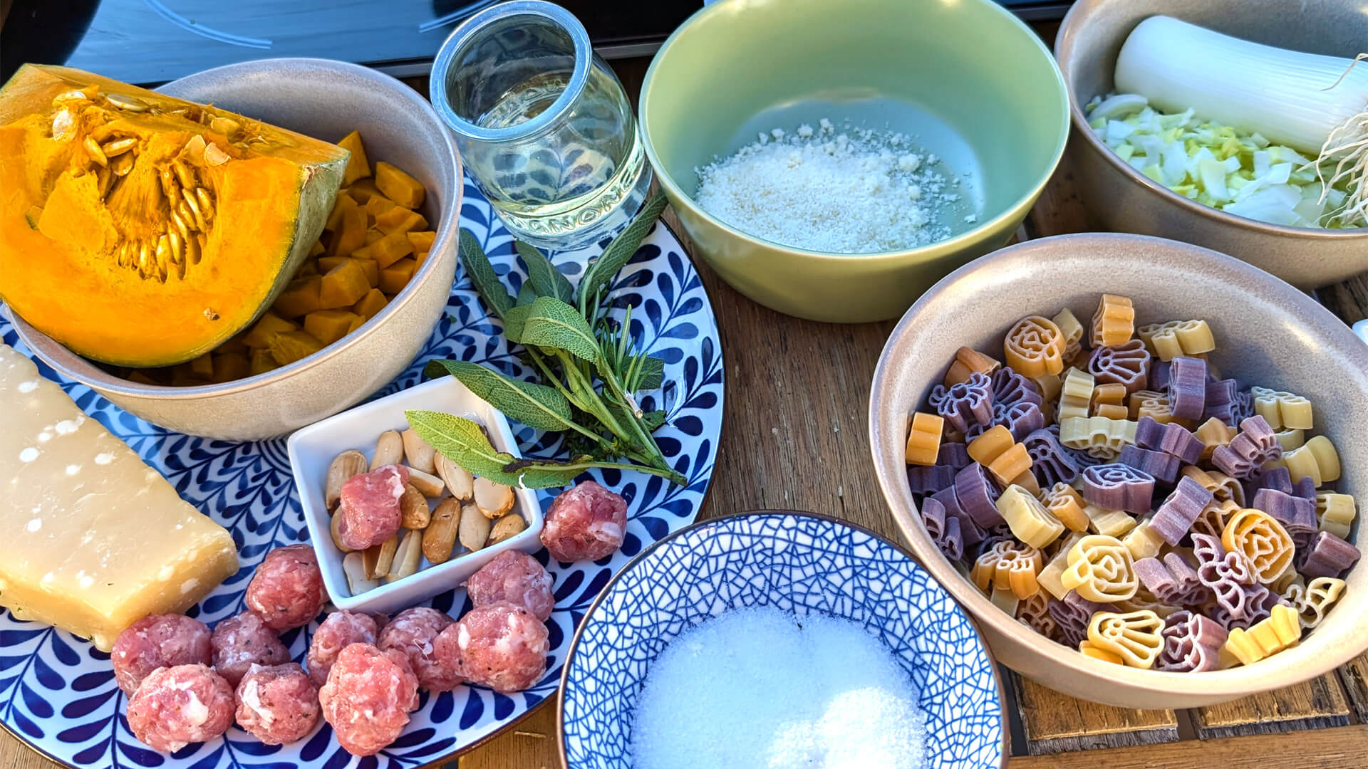 Pasta de Halloween: calabaza y salchicha para niños ~ Primeros Recetas  ~ La ragazza col mattarello