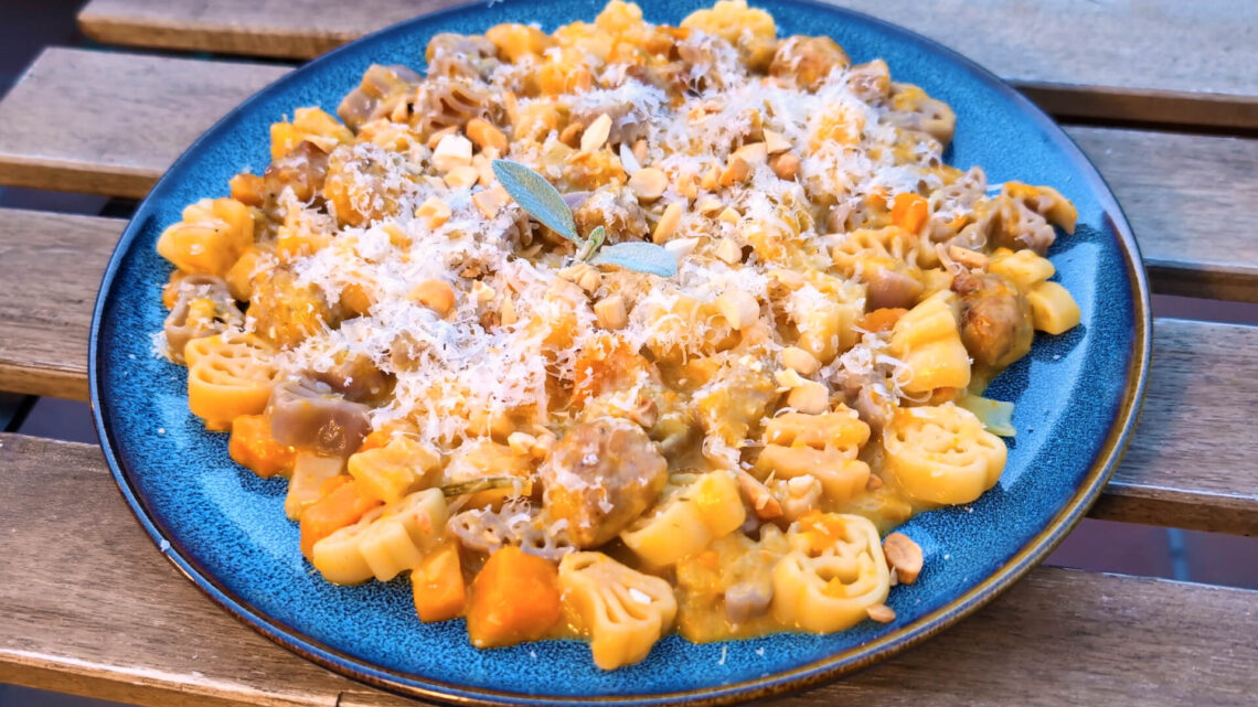 Pasta de Halloween calabaza y salchicha para niños