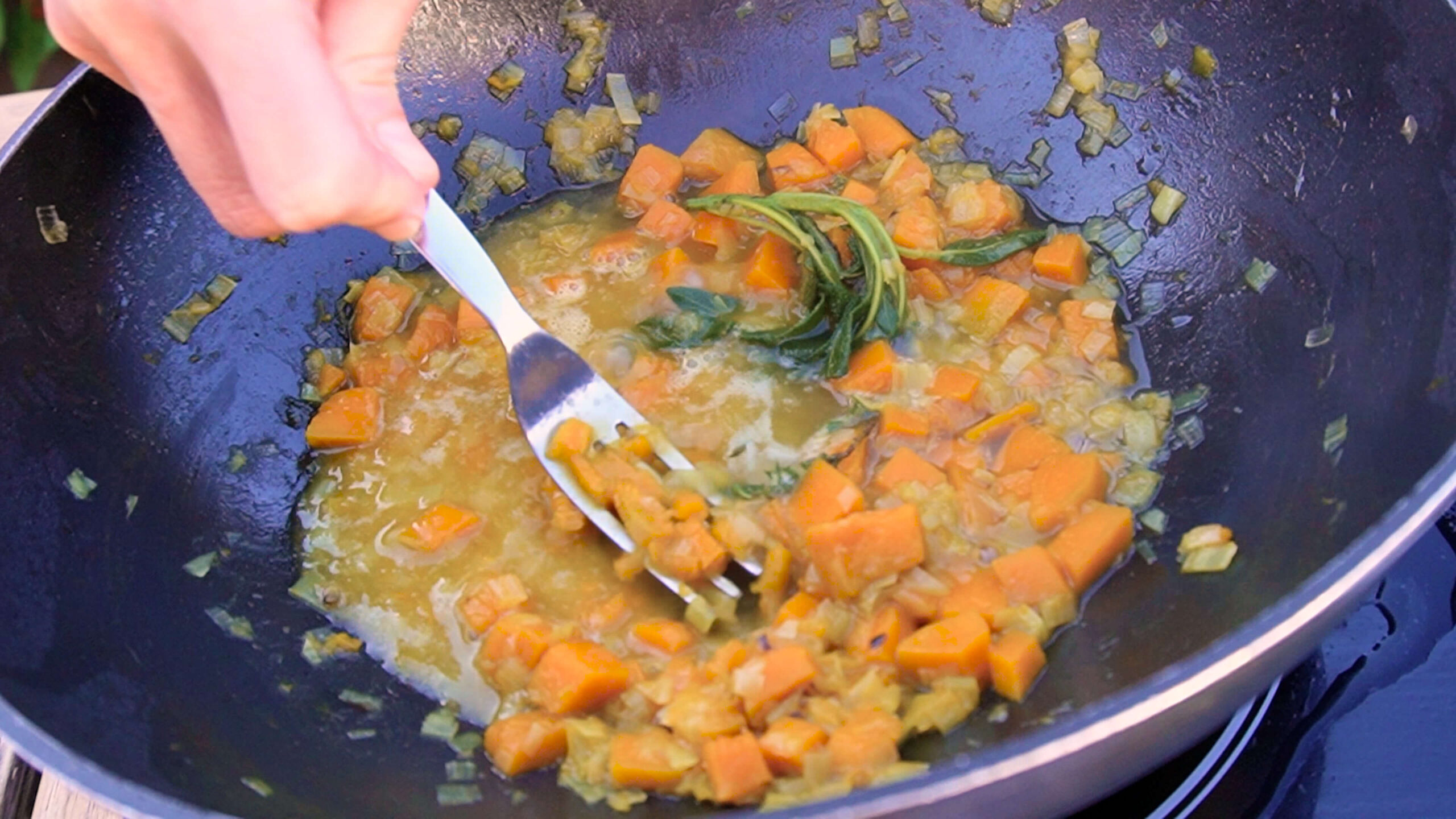 Pasta de Halloween: calabaza y salchicha para niños ~ Primeros Recetas  ~ La ragazza col mattarello