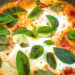 Huevos a la Pizzaiola con Tomate, Mozzarella y Albahaca