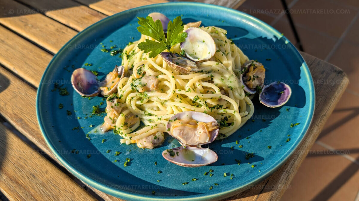 Pasta con almejas (Spaghetti alle vongole)