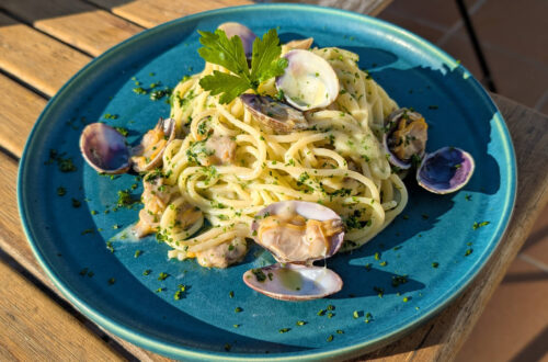 Pasta con almejas (Spaghetti alle vongole)