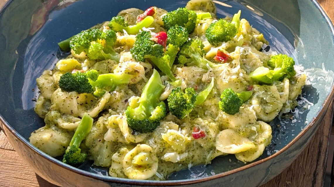 Pasta con brócoli y anchoas