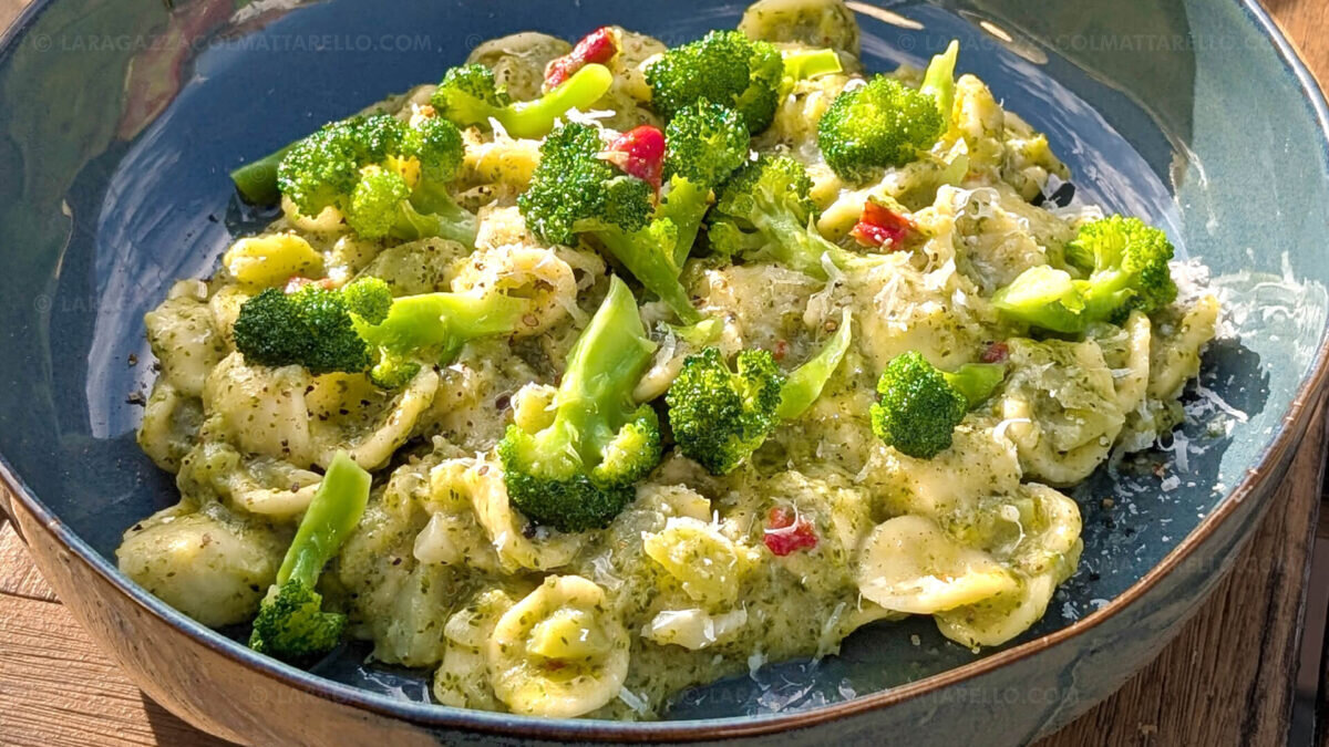 Pasta with broccoli and anchovies
