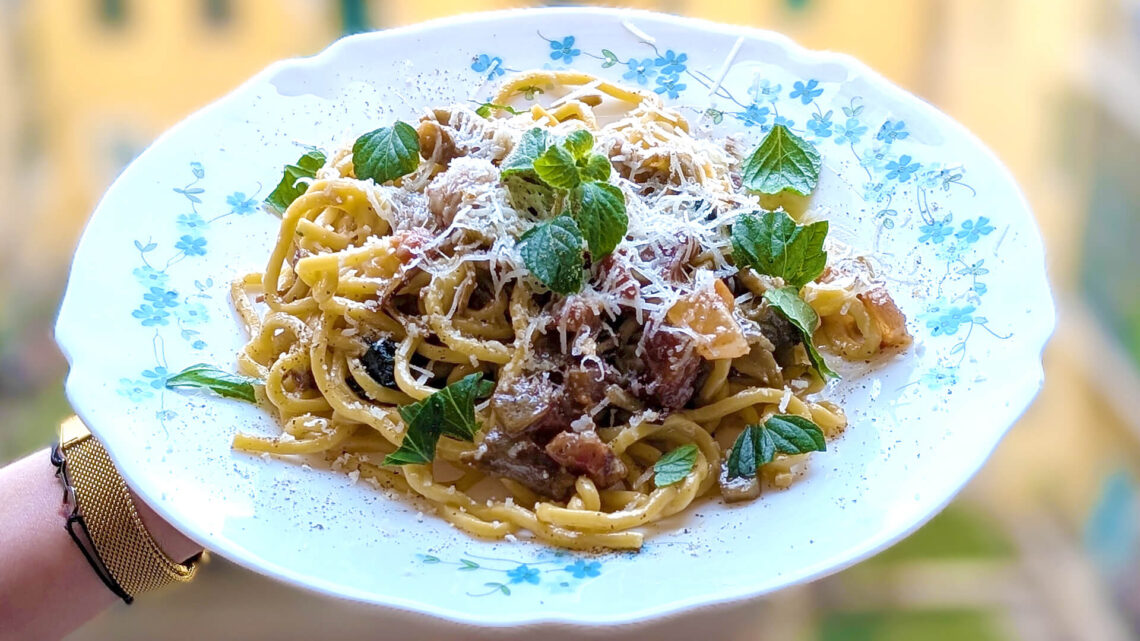 Pasta con alcachofas, guanciale y pecorino - la receta romana