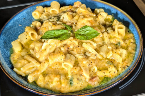 Pasta con patatas y provola (Pasta patate e provola)