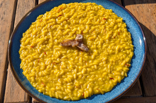 Risotto a la milanesa (risotto alla milanese): la ricetta tradicional italiana