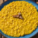 Risotto a la milanesa (risotto alla milanese): la ricetta tradicional italiana