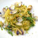 Pasta con chirlas, tomatitos y pesto de rúcula