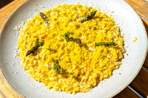 Risotto de espárragos y jamón - Receta clásica y primaveral