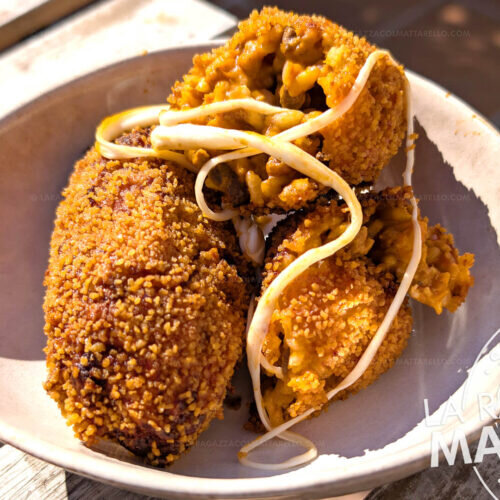 Supplì - croquetas de risotto con sofrito de carne y corazón de mozzarella