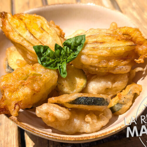 Flores de calabacín fritas y rellenas de anchoa y mozzarella ~ Entrantes Recetas ~ La ragazza col mattarello Flores de calabacín fritas y rellenas de anchoa y mozzarella ~ Entrantes Recetas ~ La ragazza col mattarello